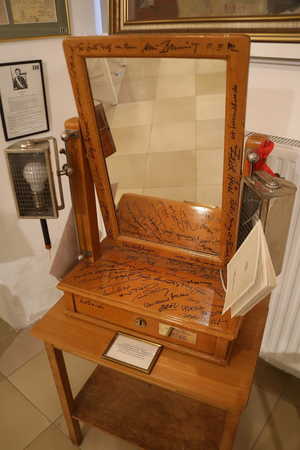 Schminktisch von Gusti Wolf © Bezirksmuseum 01